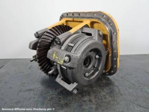  Caterpillar             735
