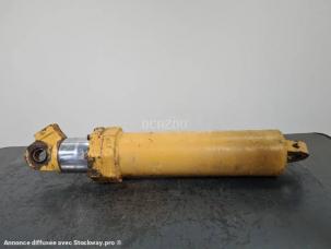  Caterpillar             769C