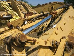  Caterpillar             318B
