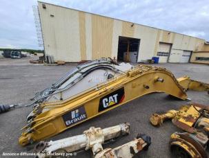  Caterpillar             323