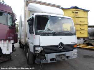 Fourgon avec parois et toit rigide Mercedes Atego