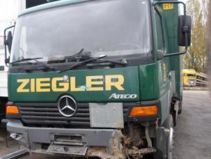 Fourgon avec parois et toit rigide Mercedes Atego