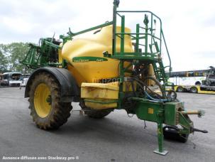 Pulvérisateur traîné John Deere 840