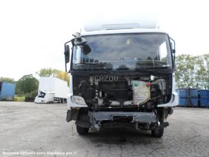 Fourgon avec parois et toit rigide Mercedes Atego