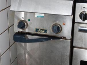 Friteuse professionnelle sur meuble