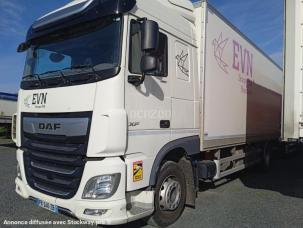 Fourgon avec parois et toit rigide DAF XF