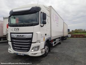 Fourgon avec parois et toit rigide DAF XF