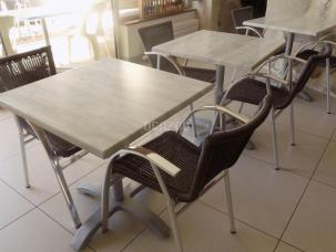 tables et fauteuils