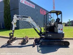 Mini-pelle Bobcat E26