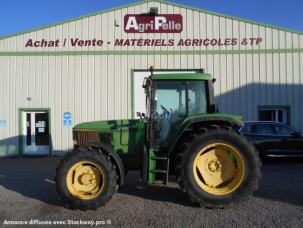 Tracteur agricole John Deere 6600