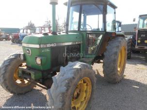 Tracteur agricole John Deere 1640