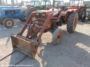 Tracteur agricole Universal UTB550