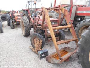 Tracteur agricole Massey Ferguson 140