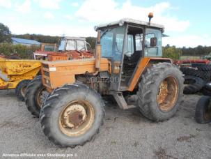 Tracteur agricole Renault 681