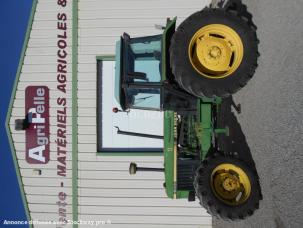 Tracteur agricole John Deere 3350