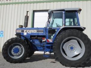 Tracteur agricole Ford 8210