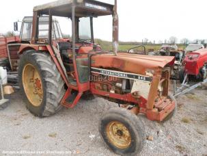 Tracteur agricole Case 845