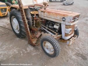 Tracteur agricole Massey Ferguson 145