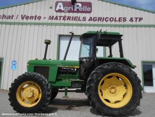 Tracteur agricole John Deere 3140