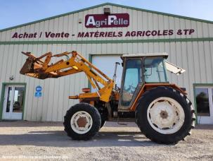 Tracteur agricole Renault 851-4