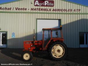 Tracteur agricole Renault 651