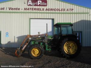 Tracteur agricole John Deere 3040