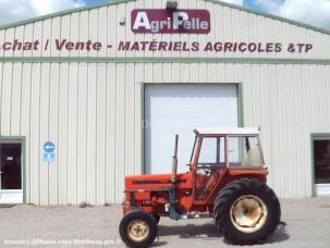 Tracteur agricole Renault 651
