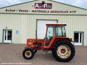 Tracteur agricole Renault 751