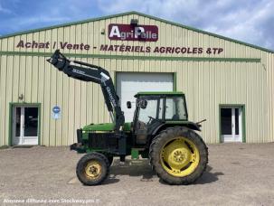 Tracteur agricole John Deere 2250