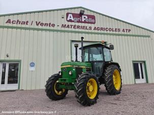 Tracteur agricole John Deere 1640