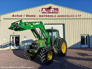 Tracteur agricole John Deere 6400