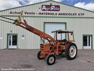 Tracteur agricole Renault 461